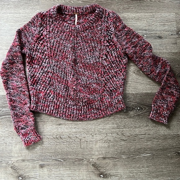Free People Sweaters - Free People Semi Cropped sweater.